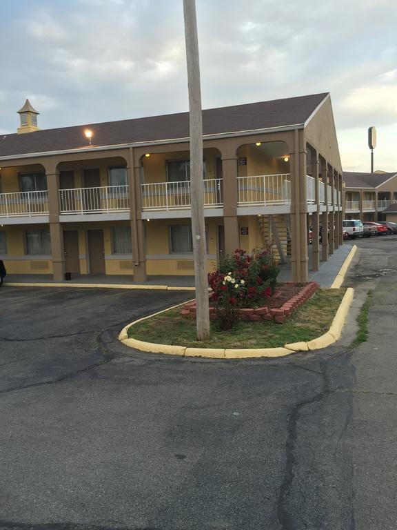 Deluxe Inn & Suites Junction City Exterior foto